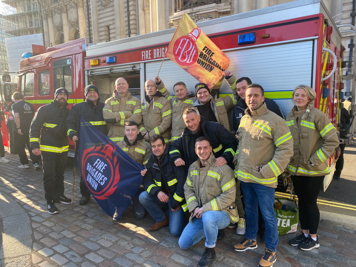 <a href="/FbuSouthern/">FBU Southern Region 12</a> representing in #London

Standing up and fighting for #FairPay

Show of strength presenting itself with the issue of running out of space
<a href="/fbunational/">Fire Brigades Union</a> 

#FairPayorFireStrike
