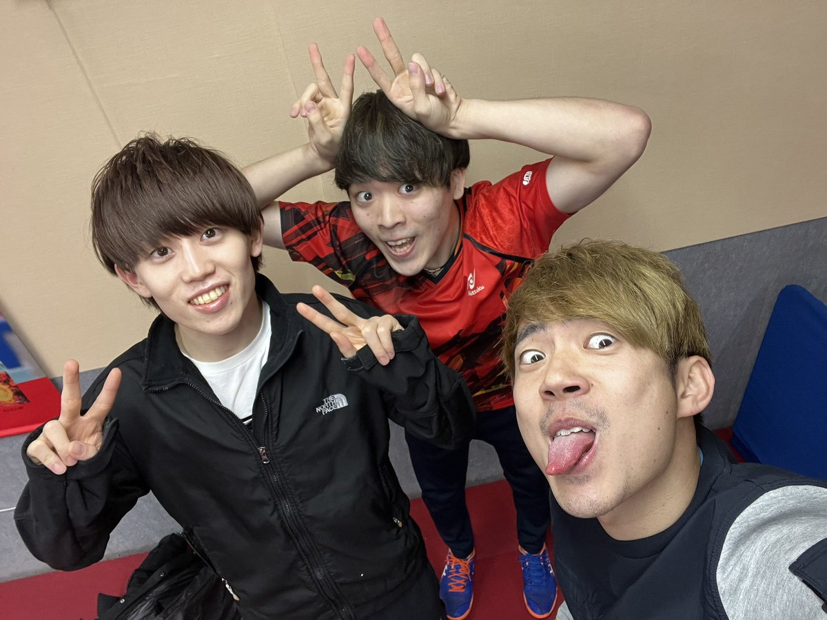 たくさんのフォローありがとうございます❗️お陰様で1000人に達成しました😆

これからも躍進し続けれるよう頑張るので引き続き応援よろしくお願いします🤲

関西ノリを自分たちらしく楽しく共有していきます！！😎

#関西卓球アカデミー