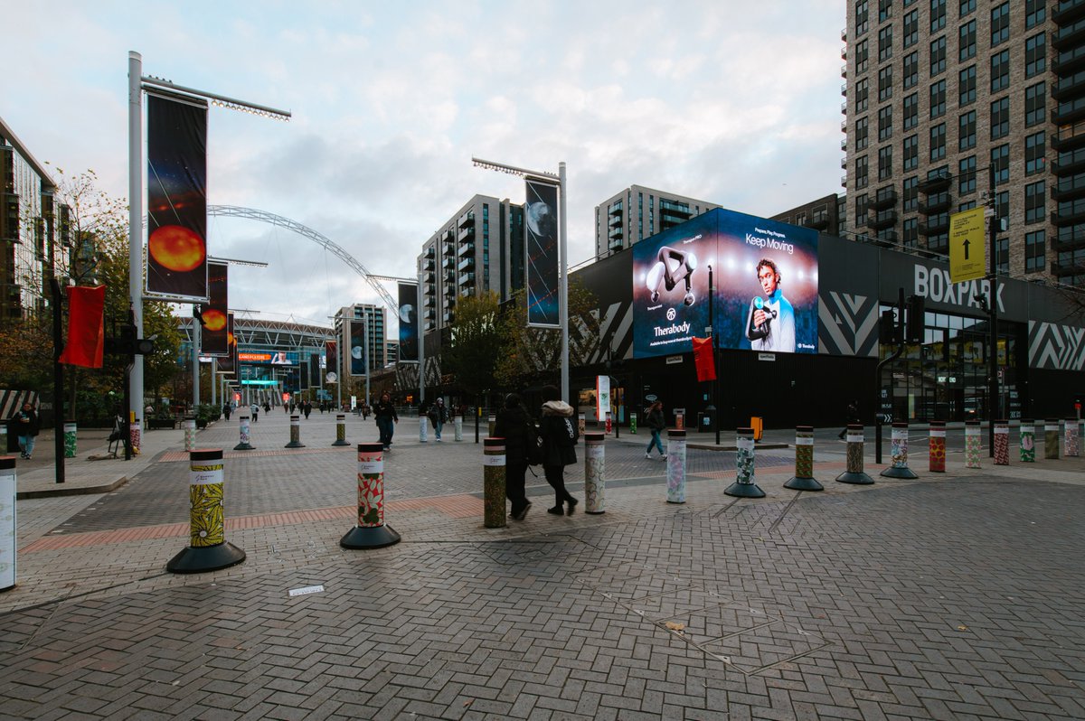 We've kicked off our latest @therabody #OOH campaign across the UK. The campaign promotes the Therabody Pro and coincides with key cultural moments in the run up to Christmas. Football fans will see the #KeepMoving campaign hit @BoxparkWembley for the #FifaWorldCup ⚽️