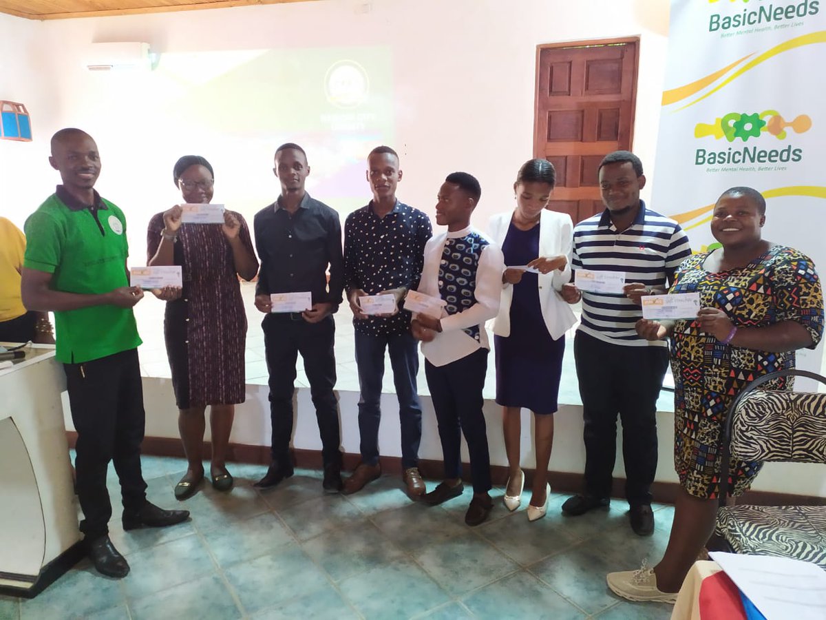 @BasicNeeds_KE in partnership with @CBM_Global and representatives from the Kilifi Youth CSOs Network conduct a sensitization workshop on the #WHOQualityRights. This was followed by awarding shopping vouchers to participants of the ongoing QualityRights campaign in Kilifi County