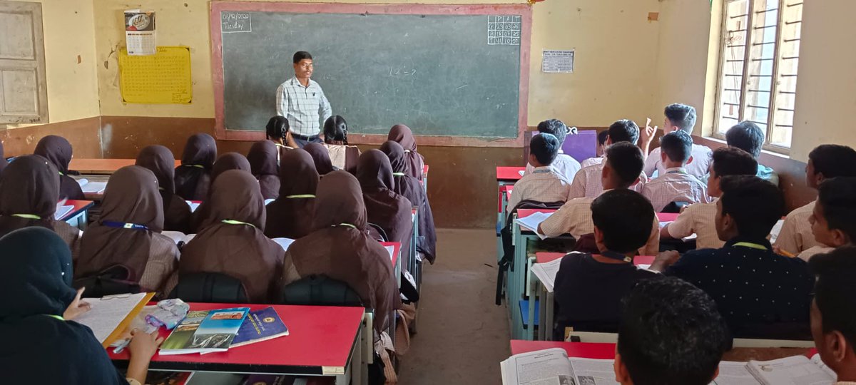 Today DO Sir visited MAMS Mudhol Bagalkote , Checked action plan,  lesson plan &amp; Gave valuable suggestions to improve students performance who are backward in learning.. #MAMS #Education #KarnatakaMWD 

<a href="/Captain_Mani72/">Manivannan P 🇮🇳</a> <a href="/DOMGOK/">Department of Minority Welfare, Govt of Karnataka</a>
<a href="/MinorityDeptBgk/">MWD,Bagalkote</a> <a href="/ShivanandP14/">DO,Minority,Bagalkote</a>