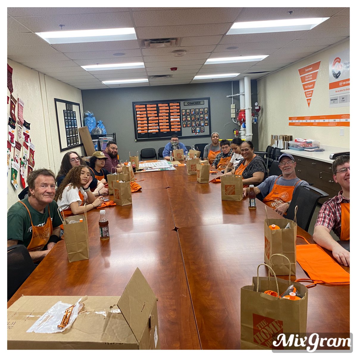ParrishCannady's tweet photo. Night one of Freight Appreciation gift bags and half aprons for this great team.They really love the aprons but we just getting started. @destrella5 @CurtisC15838159 @jetem_renee @a_gomezhd @gonzalesmic https://t.co/4KiNDPabiX