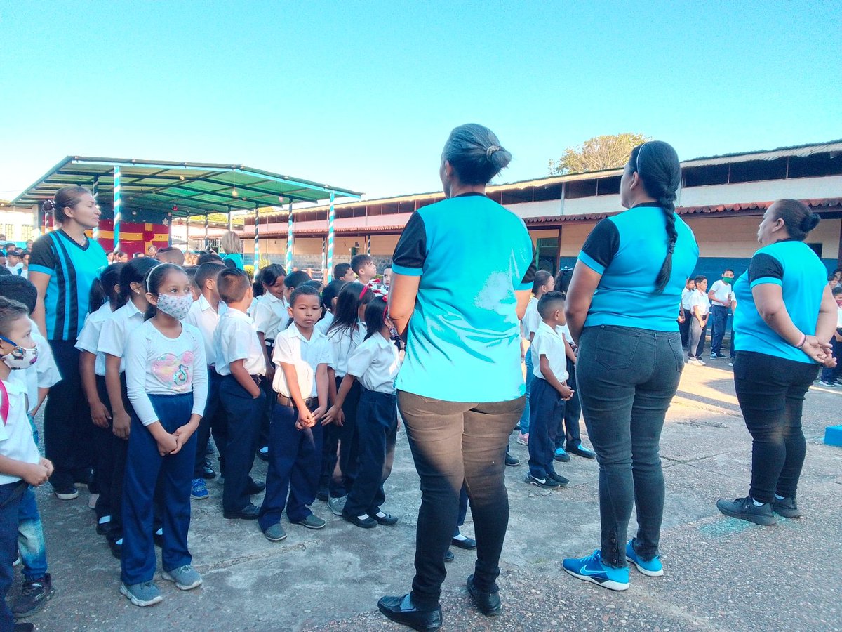 clifp_miranda_2's tweet photo. #NavidadÉpocaDeReencuentro Seguimos desde el municipio Miranda del estado Guárico en el segundo día del congreso pedagógico Institucional escuchando a los docentes, estudiantes y todo el poder Pedagógico que hace vida en cada escuela. @_LaAvanzadora @FormacionZeg @Municipio2 https://t.co/rxKIQ9iImp