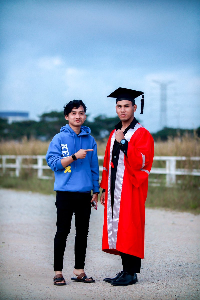 faims__'s tweet photo. Cantik jubah konvo #UPNM 🙈
Tahniah para graduan🤩 https://t.co/OILBqeKYTH