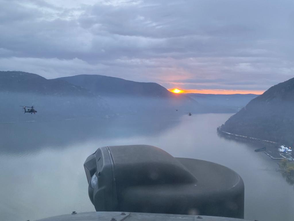 6_6acs's tweet photo. On our way to stage for a very top secret mission and wanted to provide a wakeup and a little morning motivation to @WestPoint_USMA to BEAT NAVY this week!

@10thCAB 
@10MTNDIV https://t.co/E11Q3wULAD