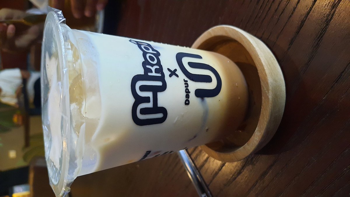 Yusran1045's tweet photo. @FOODFESS2 Kopi Ujung, Excelso, Fore, Kopi Teori, HMKopi dan Point Coffee sejauh ini sih (area Makassar-Gowa) https://t.co/f3GoqrgC8t