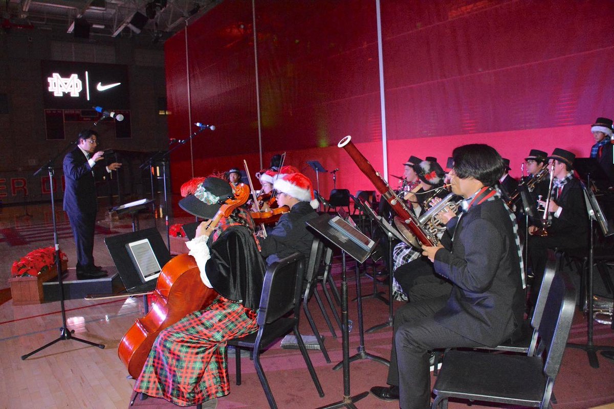 Materdeiband's tweet photo. #christmasatthecorner #WeAreMD #HonorGloryLove #MaterDeiHighSchool #materdeimonarchs #instrumentalmusic #materdeiinstrumentalmusic #mdinstrumentalmusic #christmasprogram https://t.co/VFcjs2XQkU