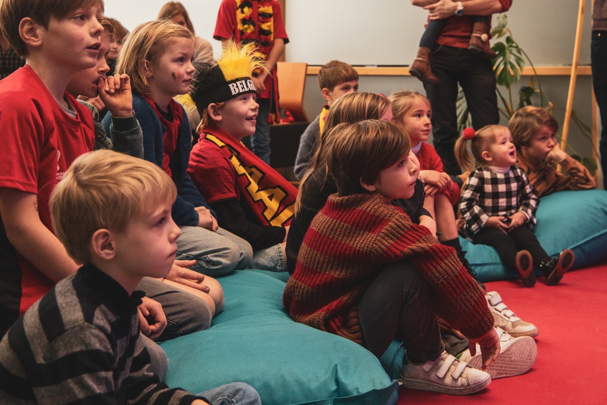 bluemoon_av's tweet photo. Saint Nicholas paid us a visit last week during our BLUE MOON Family Day. 💙 The verdict? Not surprisingly: there were no naughty children this year! 👏🏼 Presents and sweets for everyone! 🎁 

#familyday #BLUEMOON #BLUEMOONFamilyDay #StNicholas #Sinterklaas #gifts #presents https://t.co/V2XYFIkPCs