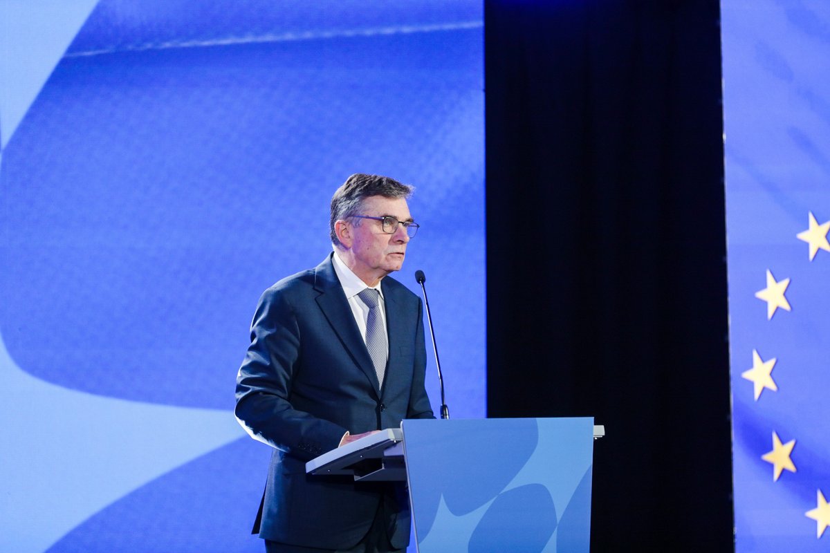 MFIPR_GOV_PL's tweet photo. 💬 W ramach programu Fundusze Europejskie dla Lubelskiego na lata 2021-2027 przyjętego przez #KE do regionu trafi ponad 2,4 mld euro, z czego 1,7 mld euro to środki z #EFRR oraz 700 mln euro z #EFSPlus - wiceminister @M_Jarosinska podczas konferencji inaugurującej program. https://t.co/CyWzjdgvoX