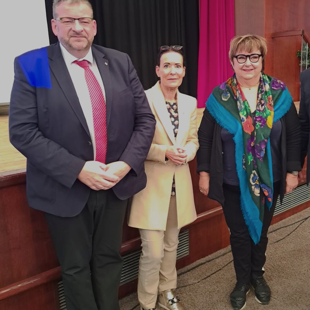 Der Oberrheinrat hat am 05.12.2022 sechs Resolutionen zur Stärkung der trinationalen  Zusammenarbeit verabschiedet.
Die „Sustainable Development Goals 2030“, sowie das Fördern ungenutzter Potentiale sind deren Bestandteil. #Sustainability 

oberrheinrat.org/de/service/med…