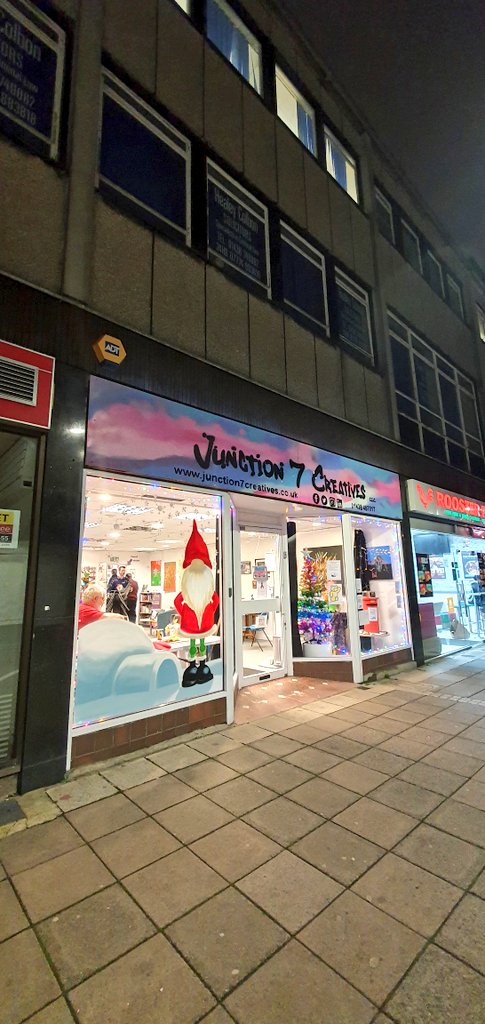 CepHerts's tweet image. We had a lovely festive evening attending the Stevenage Creative Network meeting last week hosted by @Woolenwickinf followed by the open mic JAM session @junction_c 🤩