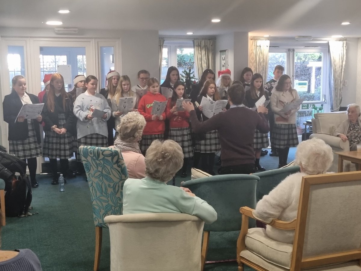 Our lovely KS3 choir went to sing carols at a local independent living centre in Epping. The residents were delighted to be their audience. 💚🎄 <a href="/ESJ_PArts/">ESJ - Performing Arts</a> <a href="/MissPetrou/">Miss Petrou</a>