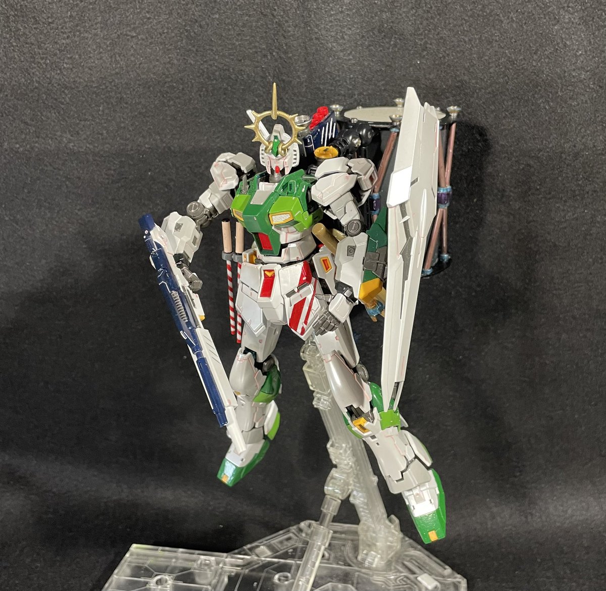 Tom46U's tweet photo. 4ヶ月もかかって、ようやく「弘前νガンダム」が完成しました！
厨二臭い脳内妄想設定と一緒に公開しますw
#ガンプラ
#ガンプラは自由だ
#RX93ffνガンダム
リプに続きます https://t.co/HKxI9mCn9p