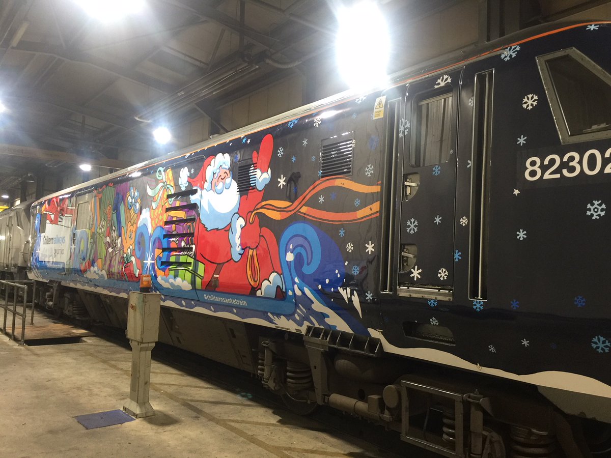 Metamarkuk's tweet photo. Are you working on graphics and installs for Christmas yet? Share your projects with us so we can celebrate the awesome work you create! #christmasgraphics #christmassignage #shopsignage #outdoorsignage #wallgraphics #windowgraphic #christmasdesign #metamarkuk #metamarkeverywhere https://t.co/areFypcGRL