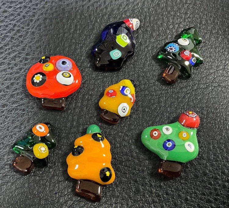 TARAPIART's tweet photo. 色々なクリスマス
#色々なクリスマス🎄
#vetroveneziano #ART #Accessories #necklace #Germany #London #Italia #France #handmade #ベネチアンガラス #アクセサリー #ハンドメイド #ピアス #ネックレス #magnetcorsage #絵 #picture #imatarapi #Christmas https://t.co/0c7Y9z4UHi