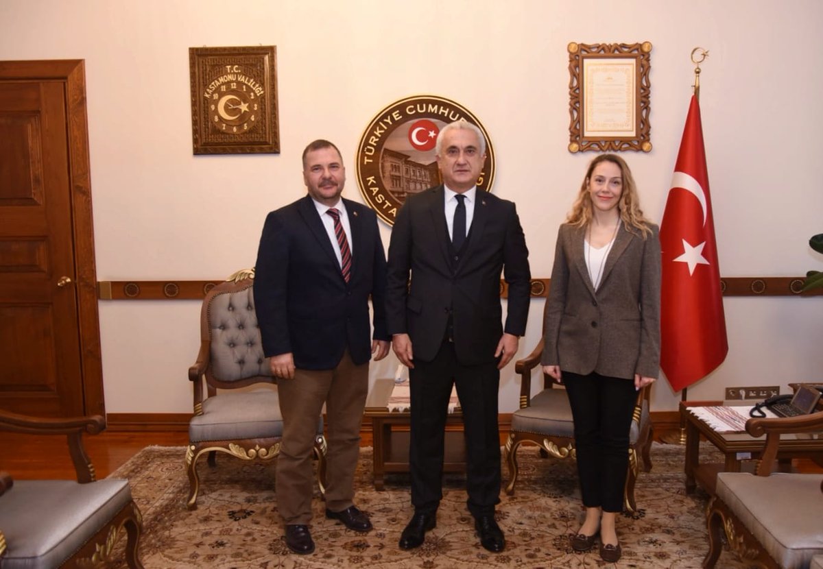 Valimizin memnuniyeti bizi de oldukça gururlandırdı. Türkiye’de ilk ve gene Kastamonu Üniversitesi Turizm Fakültesi çıktısı. Yakında lansmanını yapacağız. Çok beğeneceksiniz...
<a href="/kastamonuunv/">Kastamonu Üniversitesi</a> 
<a href="/KastamonuBelBsk/">T.C. Kastamonu Belediyesi</a> 
<a href="/kastamonuvalilk/">Kastamonu Valiliği</a> 
<a href="/ottikastamonu/">Ormancılık ve Tabiat Turizmi İhtisaslaşma Koord.</a> 
<a href="/A_H_Topal/">Prof.Dr. Ahmet Hamdi TOPAL</a>