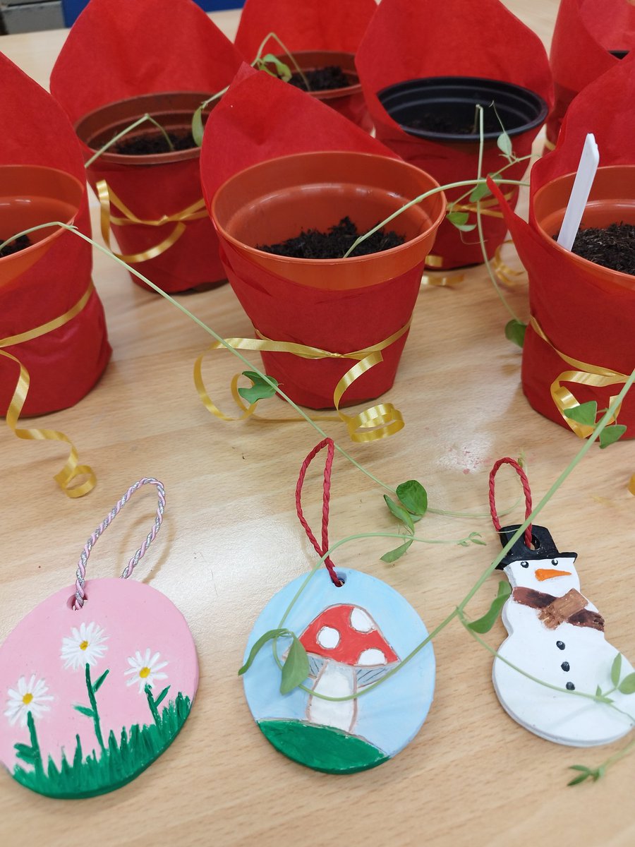 Working hard for our stall at the Christmas market 🌲🎄🌲