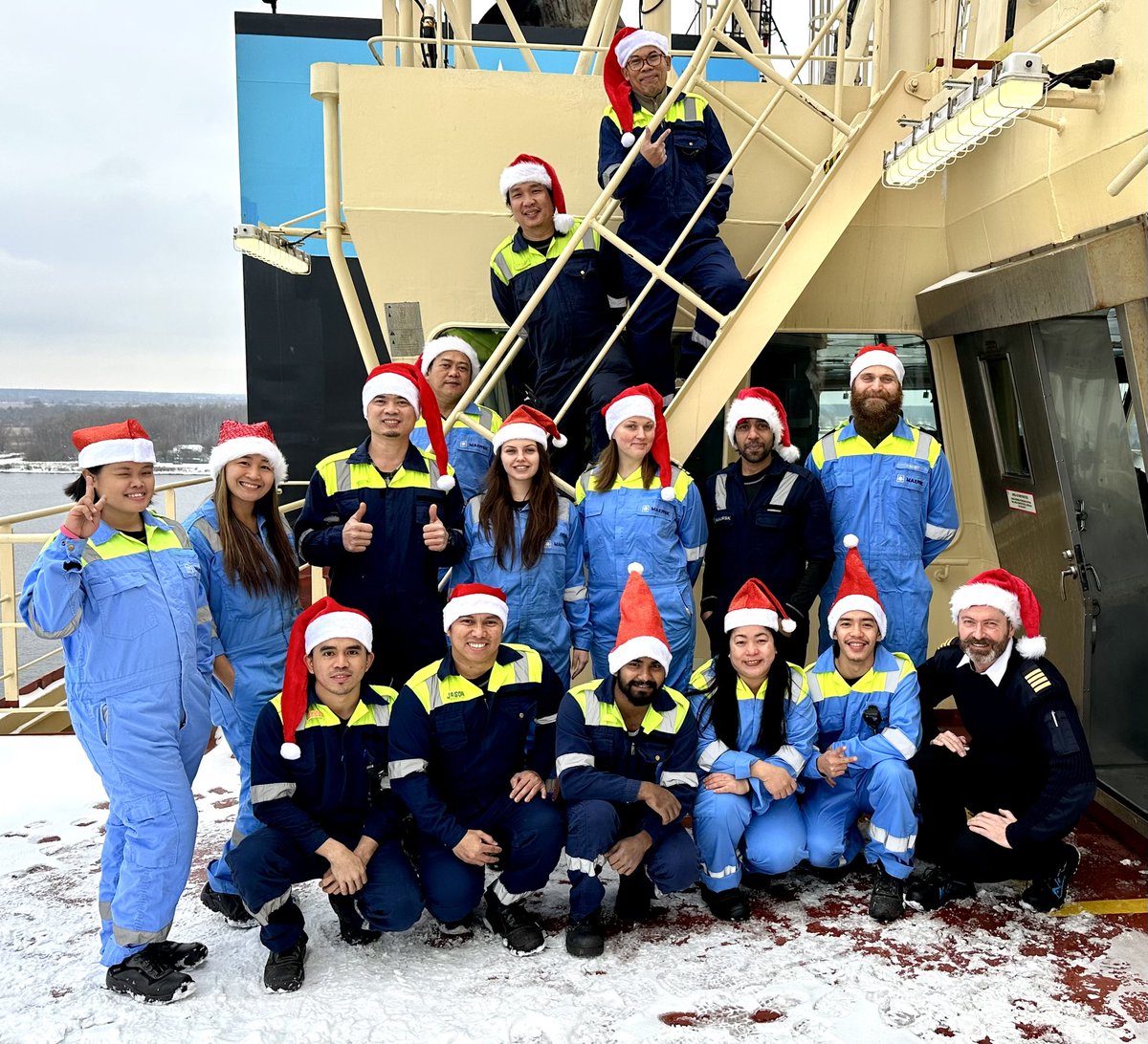 We wish you a Merry Christmas from the crew on the Venta Maersk! Remember the seafarers when you open your Christmas present, there is a very good chance it was transported by a ship and crew, of which many will be at sea for Christmas!🎄.
#seafarersarekeyworkers #maersk