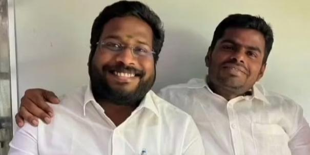 ஆபாச ஆடியோ லீக்கில் சிக்கியதால் பாஜகவில் இருந்து சஸ்பெண்ட் செய்யப்பட்ட திருச்சி சூர்யா சிவா, கட்சியில் இருந்து விலகல்.

மாநில அமைப்பு செயலாளர் கேசவ விநாயகத்தை மாற்றினால் மட்டுமே பாஜக வளரும் என சூர்யா விலகல் அறிவிப்பில் குறிப்பிட்டுள்ளார்.

#BJP #TrichySurya #Tamilnadu #NewsGlitz