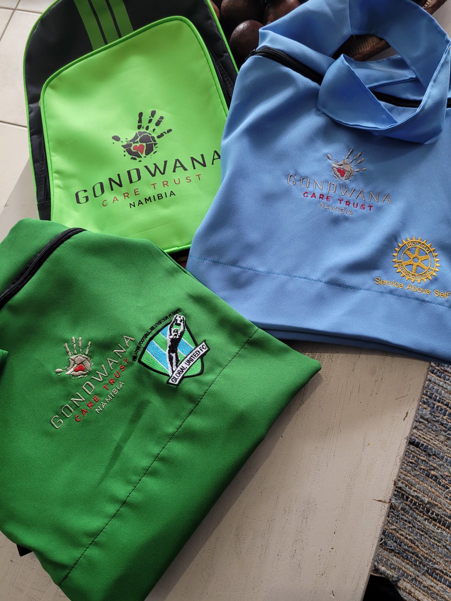 globalunitedfc's tweet photo. Handover of 2.500 Xmas Bag across Namibia in full swing👍🏾 Thanks to all donors and especially to our brilliant partner #gondwanacaretrust who are leading implementation #education #health #hope #back2school #support #gufc4good #gondwanacollections #geeom #xmasbag https://t.co/Ej5kHJSBlF
