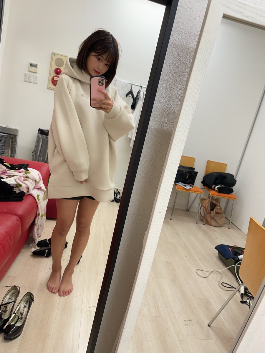 彼女のこうゆう格好好き？
#冬でも生足 https://t.co/ac44dxSvOG