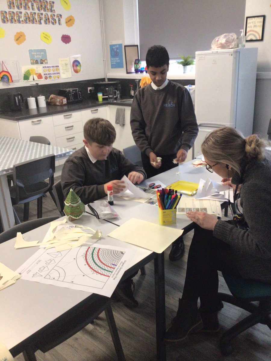 Group4Reach's tweet photo. Christmas crafts yesterday afternoon! @Jennife56933946 https://t.co/gVyFKKg2aS