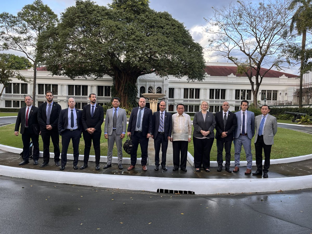RahamimoffTamar's tweet photo. Thank you Executive Secretary Bersamin for the friendly and productive meeting on issues of mutual concern. We’re looking forward to enhancing collaboration between #Israel and the #Philippines! https://t.co/t5I5cYEdCX