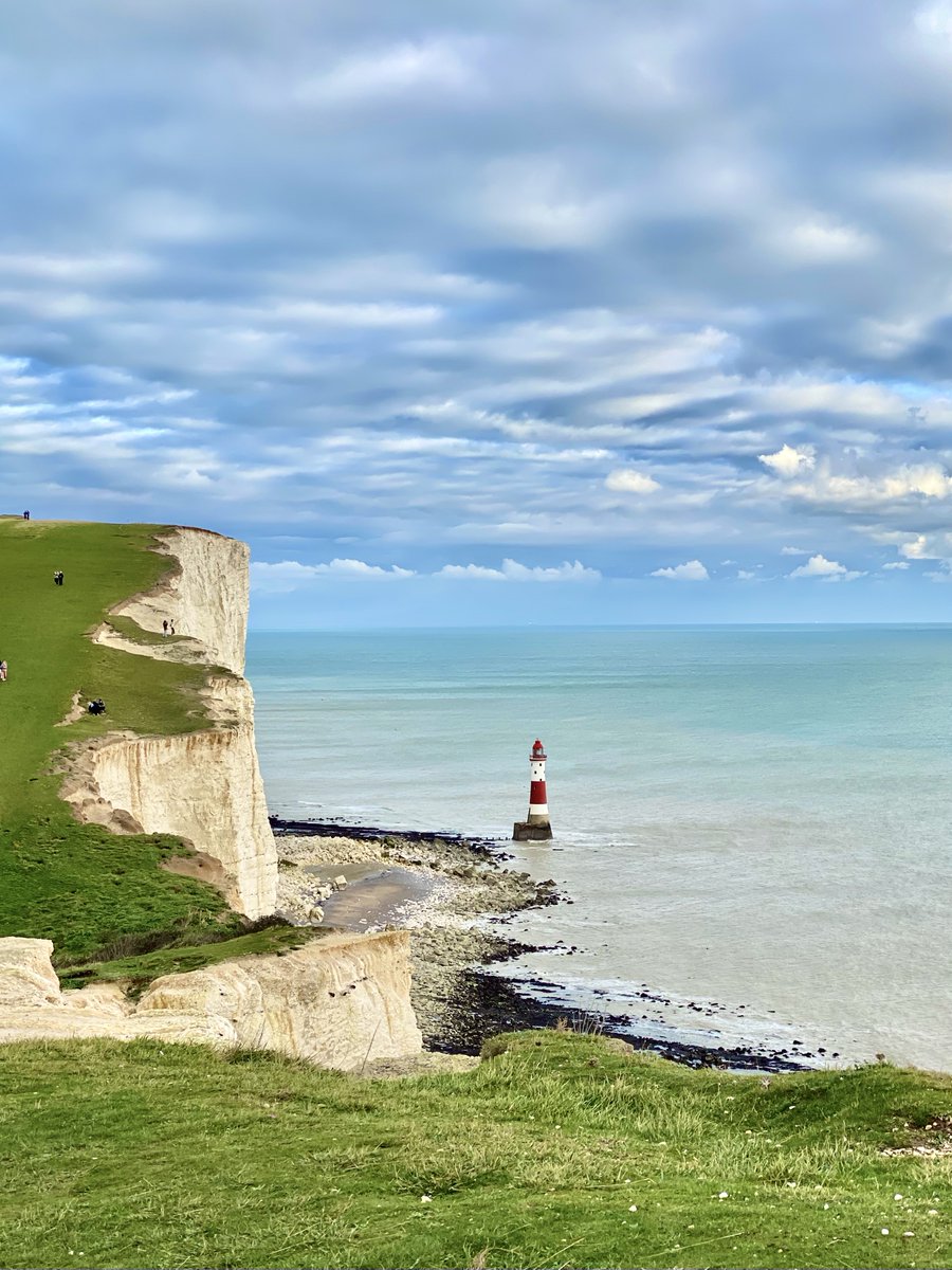 sylvaniantab's tweet photo. 色、形、佇まい、風景、高さ。
全てが完璧な灯台。
#beachyhead
#beachyheadlighthouse
#eastbourne https://t.co/q5qoKYCyBL