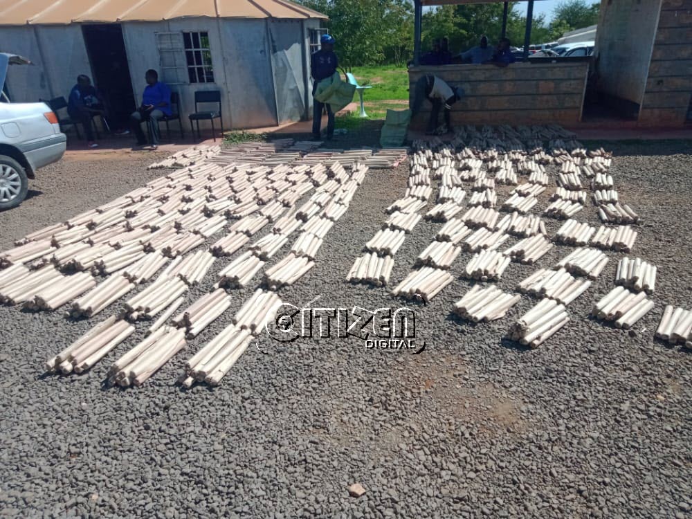 Chamgeifm1's tweet photo. Police in Makueni nab bhang worth Sh1.1 million being transported on the Mombasa- Nairobi highway. https://t.co/Yo3LhFpIzl