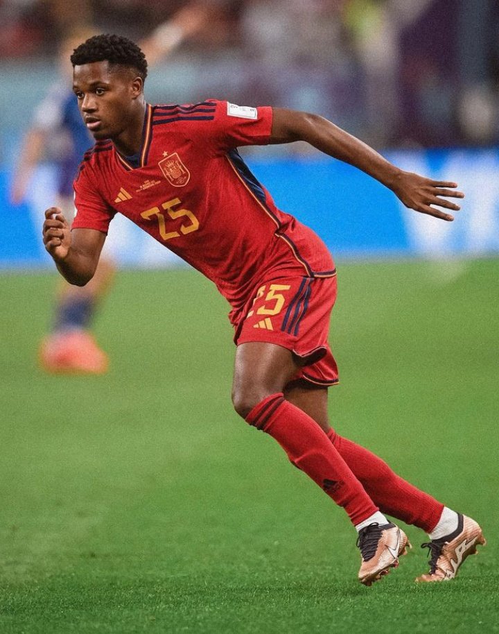 diariodilp's tweet photo. 🎁 ¡REGALAMOS UNA CAMISETA DE LA SELECCIÓN ESPAÑOLA! 🔴

⚽ Si ANSU FATI mete gol y ESPAÑA GANA, sorteamos una camiseta entre todos los que nos sigan y den retuit. 🔄

🍀 ¡Mucha suerte a todos!

#marruecosespana #MundialQatar2022 https://t.co/gQPgS5v9MB