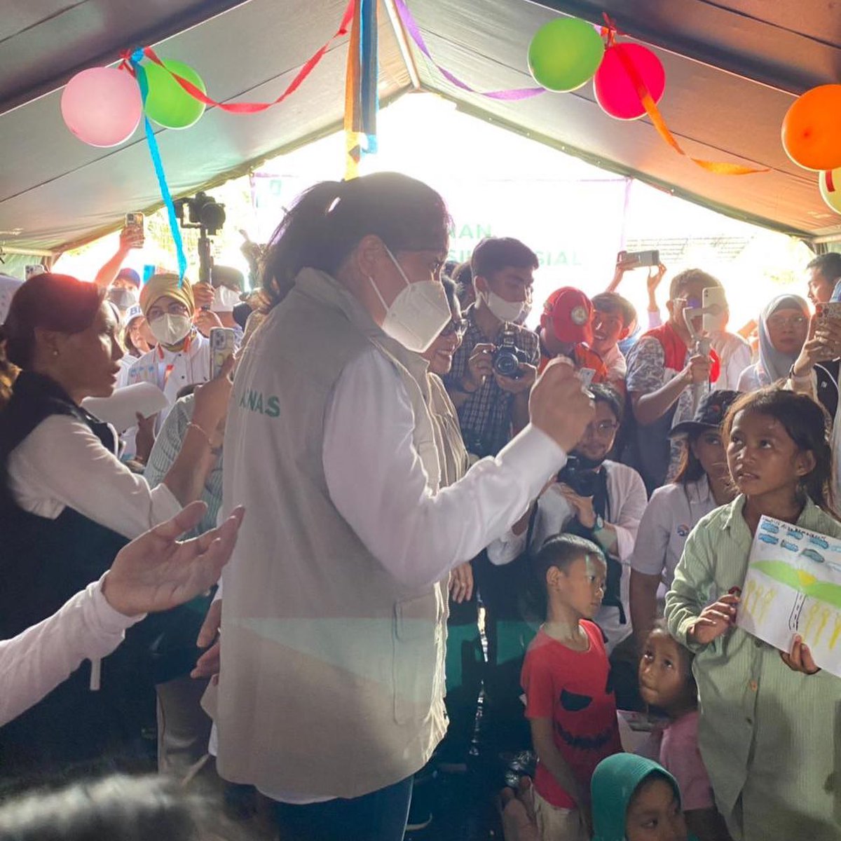 Liza Thohir ajak Srikandi BUMN dan FHCI turun langsung bantu korban gempa Cianjur.
Kedatangan Liza Thohir bersama Srikandi BUMN dan FHCI untuk memastikan bantuan diberikan secara maksimal kepada para korban terdampak gempa.

#SrikandiBUMNUntukCianjur