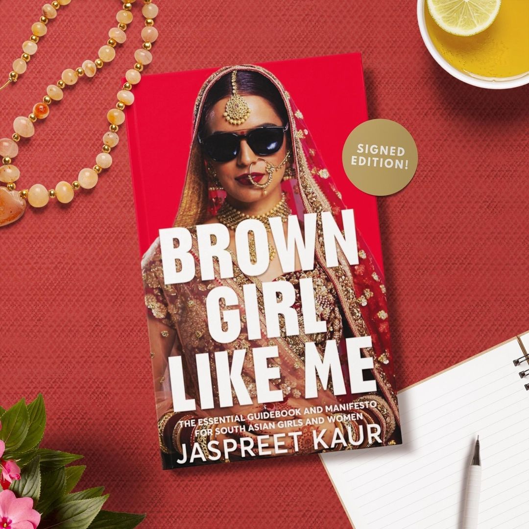 *𝗦𝗜𝗚𝗡𝗘𝗗 𝗘𝗗𝗜𝗧𝗜𝗢𝗡𝗦 𝗔𝗩𝗔𝗜𝗟𝗔𝗕𝗟𝗘*

Grab a signed edition of #BrownGirlLikeMe with the option to add a special custom message! ✨

Order by December 15th to receive it in time for if Christmas! 🎄

behindthenetra.com/store/p/brown-…