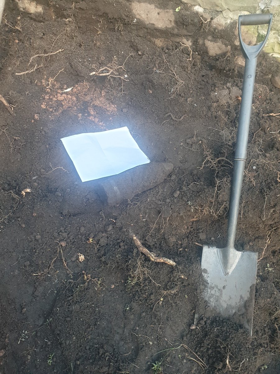 BBCLancashire's tweet photo. A #RibbleValley resident, who was digging in the garden yesterday, found a First World War shell.

The army's bomb disposal team had to be called to the house in #Chatburn.

The shell didn't contain any high explosives and will now be disposed of safely at a specialist facility. https://t.co/RgEeT3nXqC
