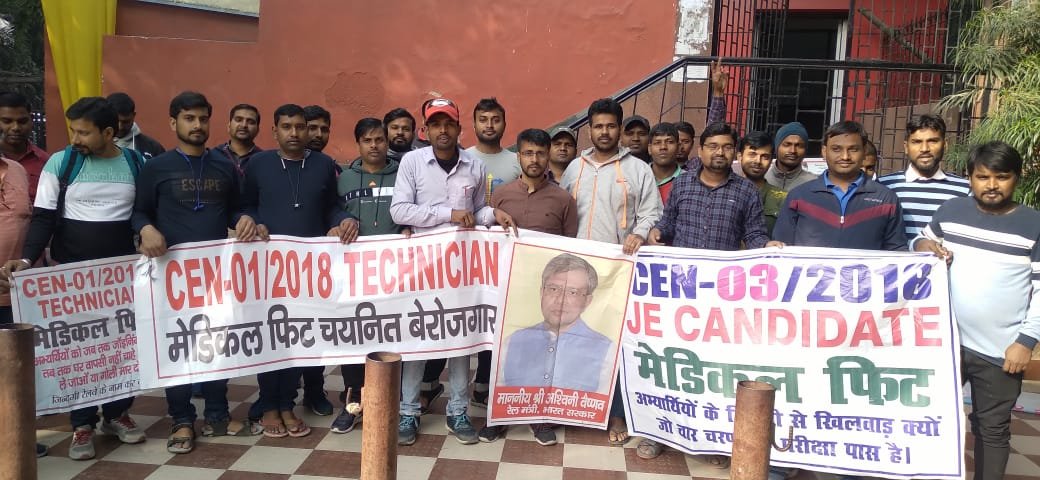 vikashy40046033's tweet photo. @pappuyadavjapl @AshwiniVaishnaw @RailMinIndia @AzadOffice @PMOIndia @narendramodi 
#JUSTICE_FOR_RAILWAYS_STANDBY_CANDIDATES https://t.co/tKPdVEVIYC