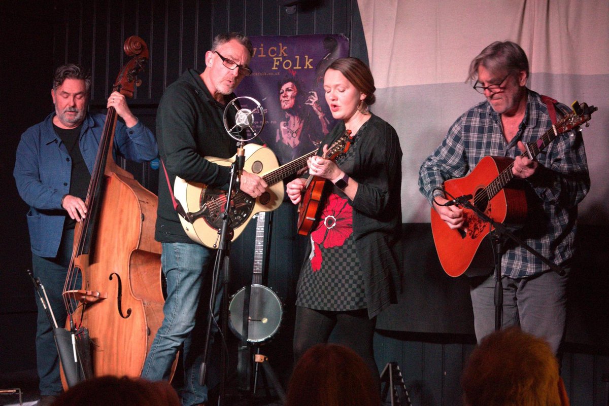 LongWHMusic's tweet image. #Cambridgeshire #Bedford #FOLKMUSIC peeps @Hatful_of_Rain doing their last gig of the year at St Neots Folk Club tonight - do share. It’s a long drive from the south coast on a cold night in a tiny van! Would love to see you there #acousticmusic #roots #americana