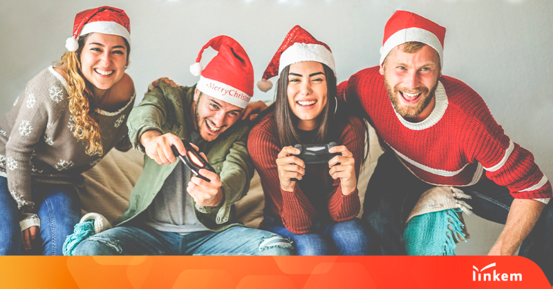 LinkemSpa's tweet photo. 🫘 🎮 Sei in cerca di idee per giocare con la famiglia e gli amici durante le vacanze di Natale?

👇Nel nostro articolo trovi le idee più divertenti per trascorrere le feste in allegria.. Anche online con chi è lontano da casa.
