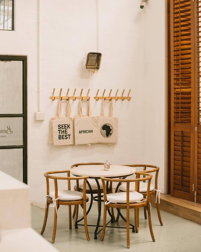 BeanThereCoffee's tweet photo. Looking for a quiet spot to end off the year?
We are open right up until the 24th. We look forward to easing you into the festive madness 🧑🎄
#beantherecoffee #directfairtrade #coffee #seekthebest #christmasmadness #cafe #weareopen https://t.co/LthbmelJWw https://t.co/a6kgLmpGbA