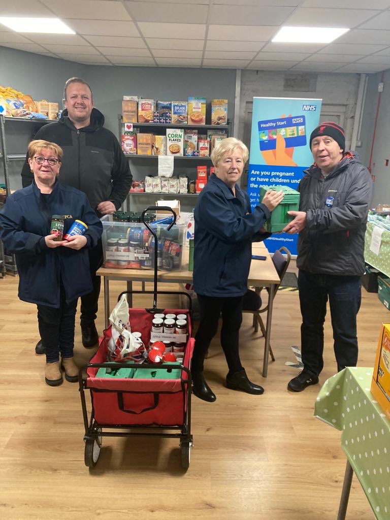 Those generous <a href="/LpoolDockersITC/">Liverpool Dockers</a> visiting <a href="/myKFCA/">KFCA</a> food pantry with donations for the local community ✊