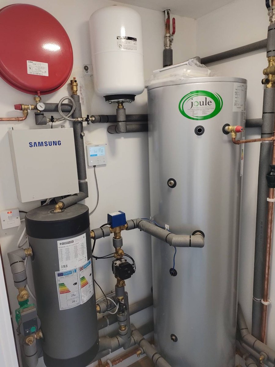 Your_Energy_YW's tweet photo. A rare new build for us and a break from putting #heatpumps into old buildings. This 4 bed, 180m2 house with a  cute little 5kW Samsung heat pump (buffer was customer preference btw) finished today. https://t.co/6odDYUuxfo
