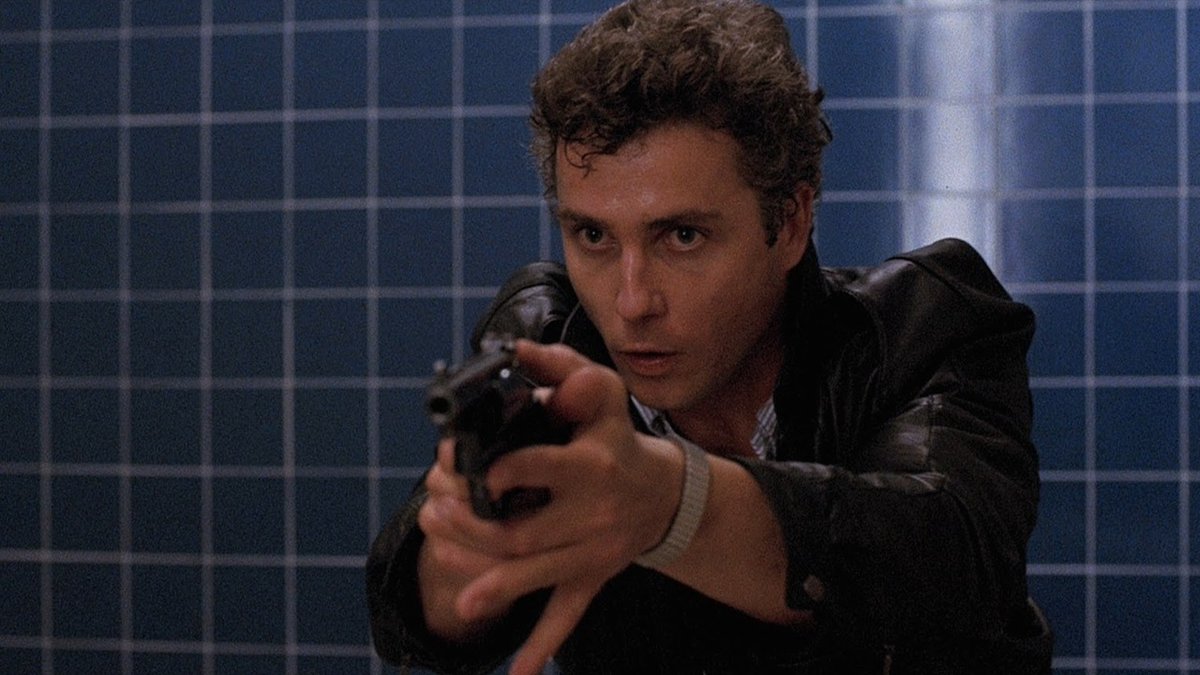 A fearless Secret Service agent will stop at nothing to bring down the counterfeiter who killed his partner. Catch William Petersen & Willem Dafoe in @WilliamFriedkin's alt-Christmas neo-noir classic, TO LIVE & DIE IN L.A. from 35mm on 16th & 20th Dec! 🎟️ bit.ly/3VTq1S4