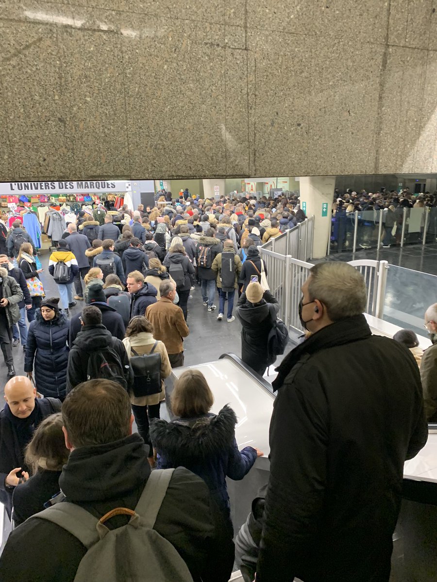 billaudeauvale1's tweet photo. @vpecresse c’est pour ça les 20 euros en plus par mois ? Ou pour les 20 minutes d’attente entre chacun de mes bus ? #ratp #RATP https://t.co/p1SYnEtzYp