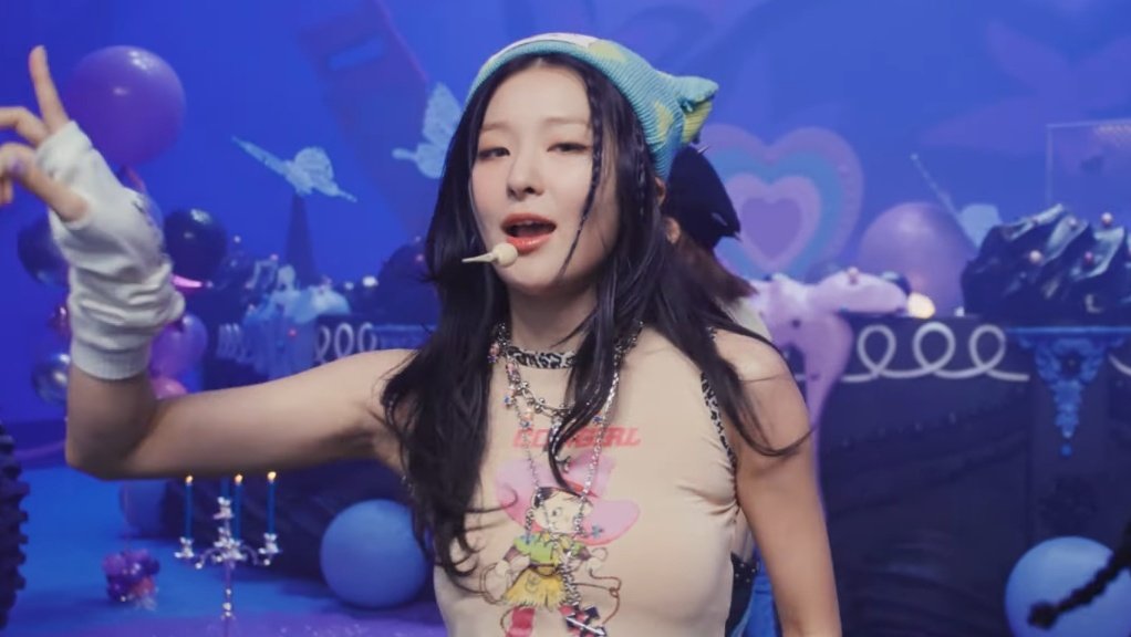 seulpictures's tweet photo. SEULGI LOOKS SO FINE https://t.co/RyYS7cxytw