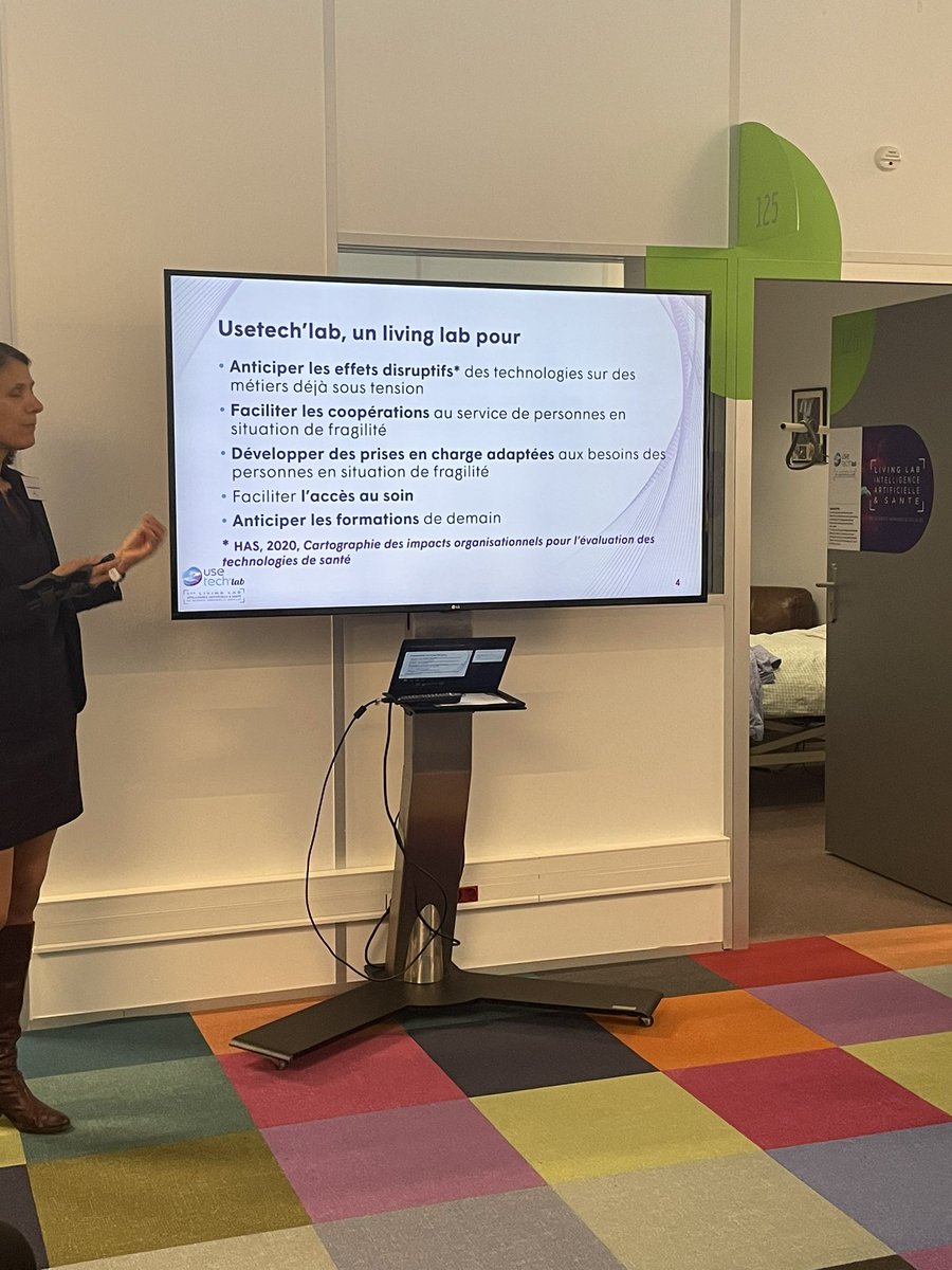 garciarielle's tweet photo. #innovation #Technologies au service de l’humain avec l’appui @CHRU_Tours et @UnivTours le #Usetech’lab @vyv3cvl présente son approche et les résultats de son projet à la commissaire @ElisaFerreiraEC https://t.co/iYJqYhUWfa