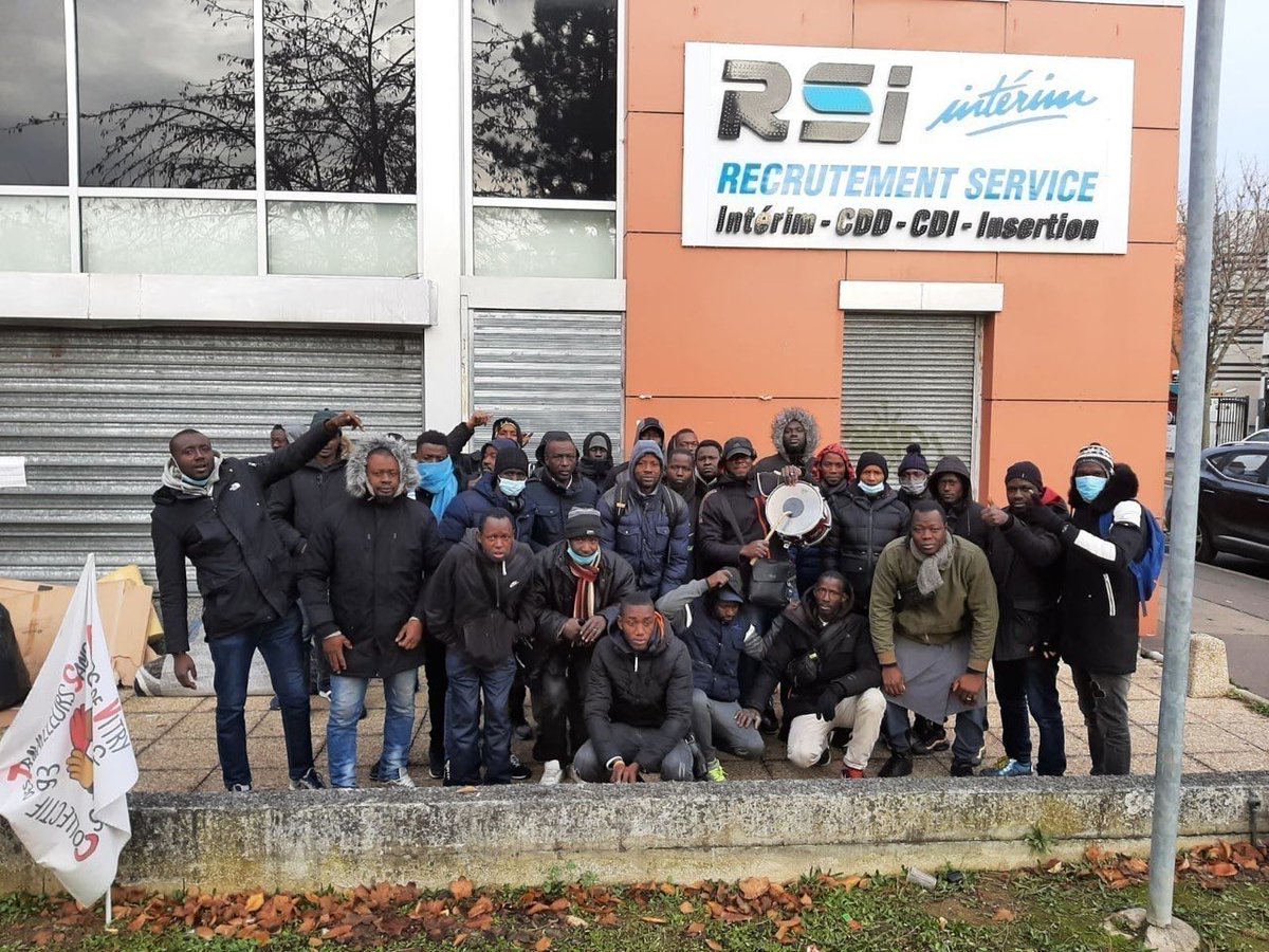 lnstantFoot's tweet image. Des travailleurs sans papiers sur les chantiers des JO de Paris 2024 : « On n’a aucun droit. Pas de contrat, pas de congés, de tenue de chantier, de chaussures de sécurité... On a peur de l’Etat français car la notion de justice pour les gens comme nous a disparu. » (@libe)