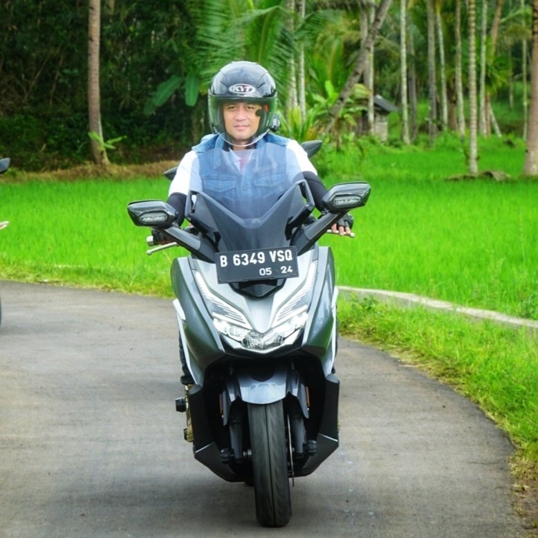 Pakai Kendaraan Roda dua saat ke lapangan, adalah hal yang sangat seru, karena bisa melihat lebih detail kondisi masyarakat. GASPOLLL