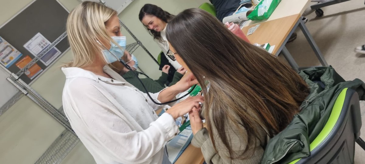 sjoconnor89's tweet photo. A busy few weeks in @RMCH_PED have meant I haven’t had chance to post about all things education! We’ve had our second cohort of B6s start their development programme and our new starters have been busy learning about minor injuries and plastering! #peducation #furtherlearning https://t.co/6hyrMrQcMl