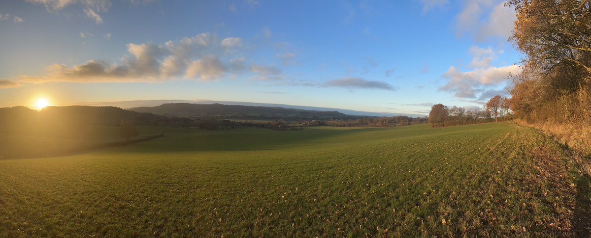 hilarywetherell's tweet photo. Tuesday in the #TemeValley ♥️🐾 📷 @lambswickapple https://t.co/BMVa9O98Mv