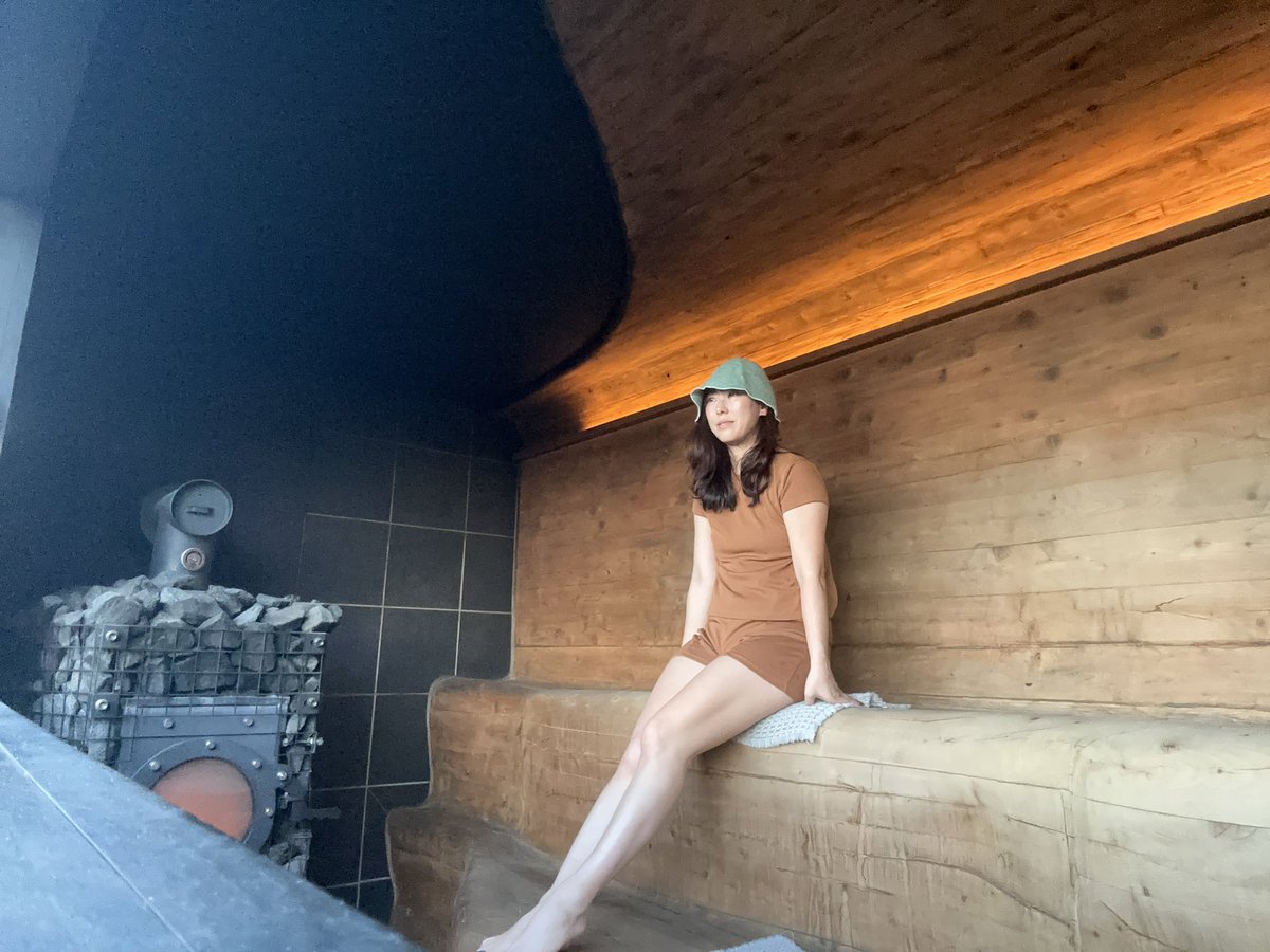 kochizo's tweet photo. 道東最高。女子が手ぶらで行っても水着もポンチョもタオルもセットでレンタルあって、めっちゃいいサウナ入れます。夕暮れから星が見え始める夜まで、至福の時でした💕

#thegeek #標茶 #塘路 #サウナ #サウナイキタイ #サ活 #道東 #北海道 https://t.co/eqEcwwT4nC