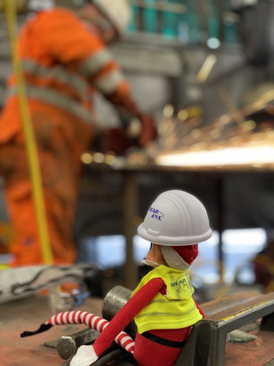 Bernard the Elf is checking out the workshops at the Forth Road Bridge - they're not quite as big as Santa's but he does think he'd enjoy a job as a fabricator/welder looking after Scotland's most iconic bridges.

You can apply too: bearscot.com/vacancies/fab-…