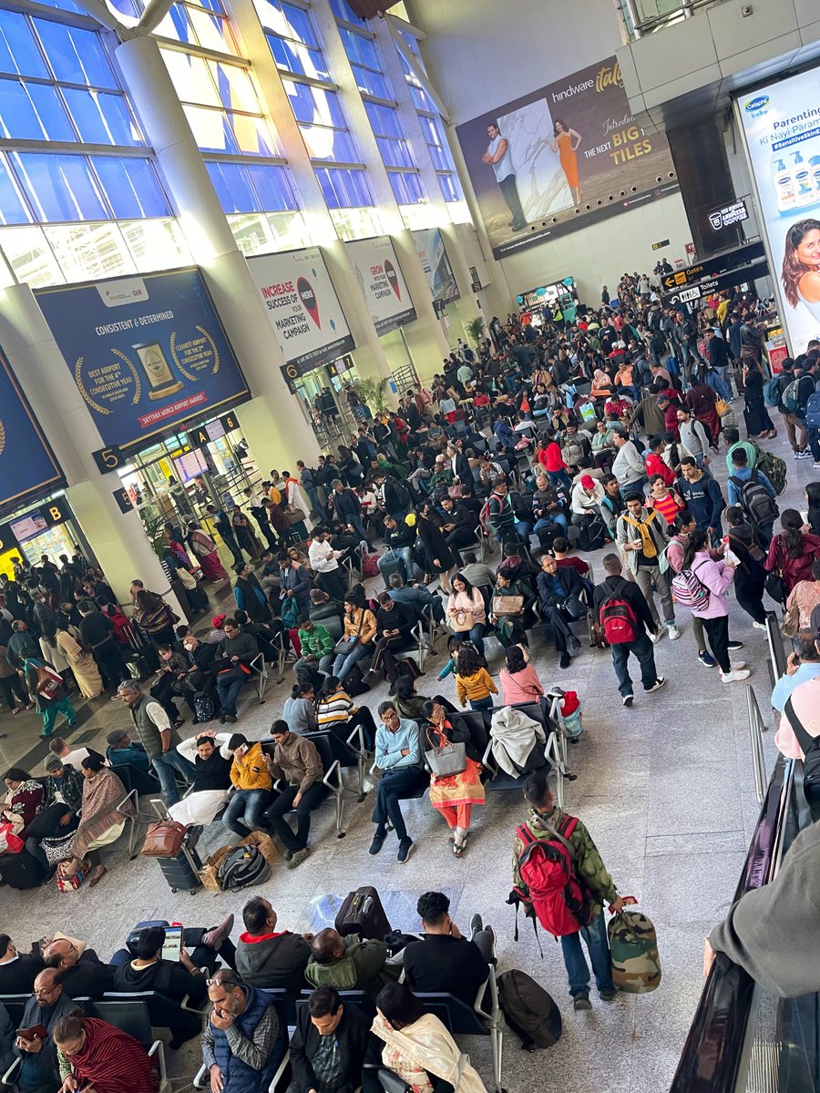 rishibagree's tweet photo. Super crowded airports. 
Flights are full even after a sharp increase in Fares.

And some arm chair economists say we are in recession. https://t.co/z5F6pLmAce